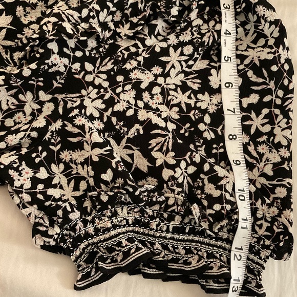 Chic Black and White Patterned Maxi Dress - Picture 11 of 12